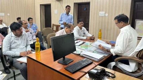 एसडीएम बिजेन्द्र सिंह ने साप्ताहिक समीक्षा बैठक में दिए निर्देश
