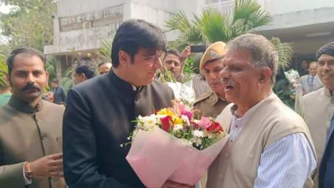 चिकित्सा मंत्री खींवसर से मिले सीएमएचओ डॉ गुर्जर