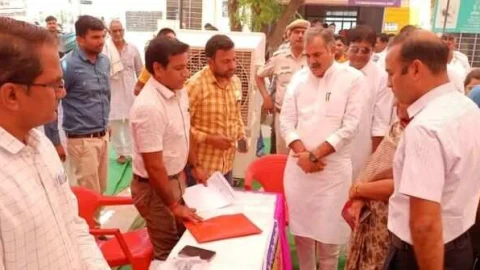 केश कला बोर्ड अध्यक्ष महेंद्र गहलोत ने श्रीमाधोपुर में आयोजित महंगाई राहत कैंपों का किया निरीक्षण