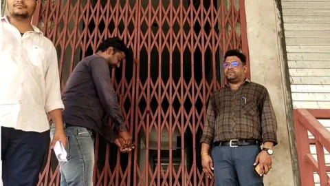 नगर पालिका ने किया अवैध निर्माण को सीज