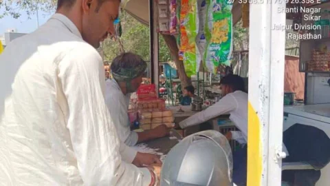 सिंगल यूज प्लास्टिक की बिक्री और कचरा फैलाने पर दर्जन भर दुकानदारों के चालान काटे