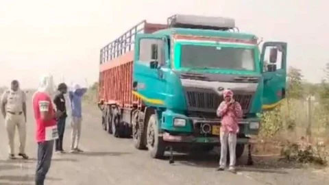 सादुलपुर में खड़े ट्रक में मिला शव