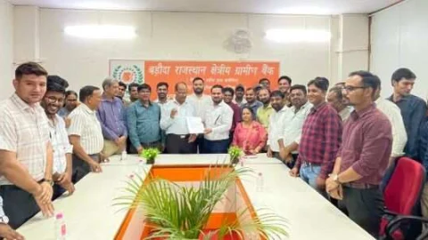 बैंक यूनियनंस ने मांगों को लेकर दिया ज्ञापन, 25 जून से अनिश्चितकालीन हड़ताल का निर्णय