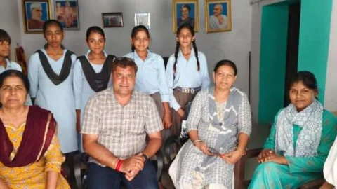 भामाशाह कसेरा चुकाएंगे बंशीधर पोदार स्कूल की बालिकाओं की फीस