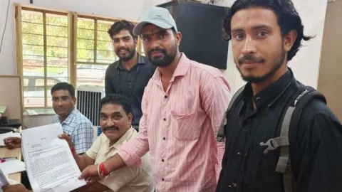 मुख्यमंत्री के नाम एसडीएम को सौंपा ज्ञापन