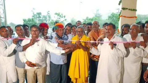 पीठाधीश्वर राघवाचार्य महाराज ने किया जीएसबी रॉयल रूफिंग इंडस्ट्री का उद्घाटन