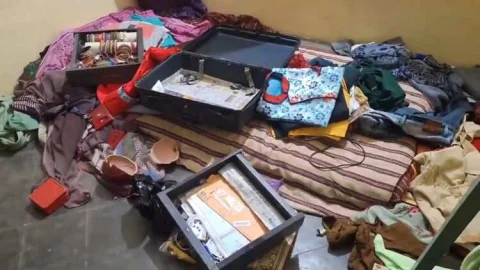 बंद मकान के ताले तोड़कर चोरों ने किया हाथ साफ