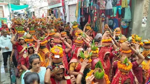 महायज्ञ से पूर्व कलश यात्रा में उमड़ा जनसैलाब