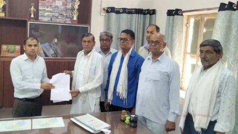 मीणा समाज के प्रबुद्ध जनों ने मुख्यमंत्री के नाम एसडीएम को सौंपा ज्ञापन