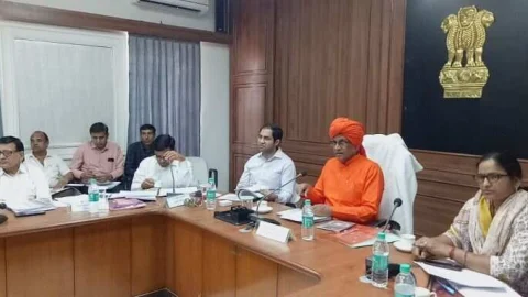 अधिकारी योजनाओं के लक्ष्य को समय रहते पूरा करें – सांसद सरस्वती