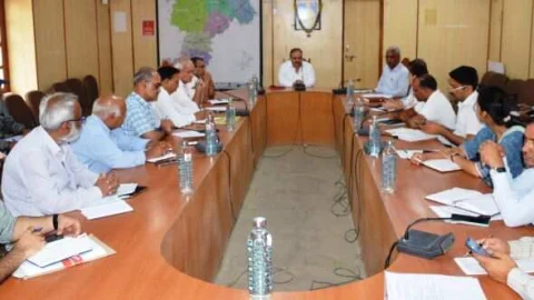 जिले के सभी छात्रावासों का निरीक्षण कर देखें व्यवस्थाएं – शेखावत