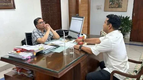 चूरू लोकसभा के कृषि सम्बन्धित मुद्दों को लेकर सांसद कस्वां की कृषि आयुक्त राज. सरकार से मुलाकात