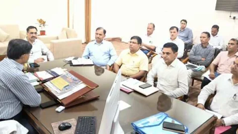 जिला कलेक्टर ने ली साप्ताहिक समीक्षा बैठक