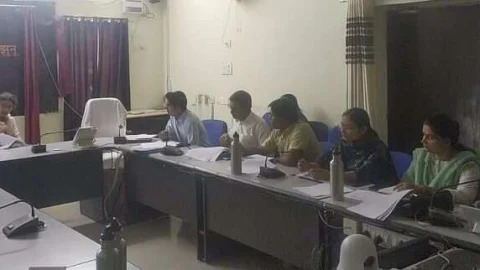 जिला कलक्टर की अध्यक्षता में महिला एवं बाल विकास विभाग की समीक्षा बैठक आयोजित