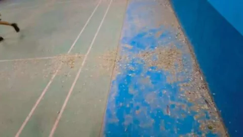 बदहाल इनडोर बैडमिंटन स्टेडियम को जरूरत है इलाज की