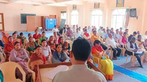 आदर्श विद्या मंदिर स्कूलों की प्रबन्ध समिति की बैठक आयोजित