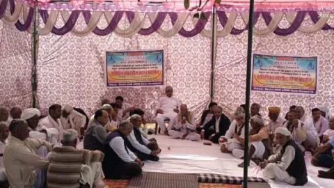 किसान संघर्ष समिति के बैनर तले अनिश्चित कालीन धरना, यमुना का पानी लाने की मांग