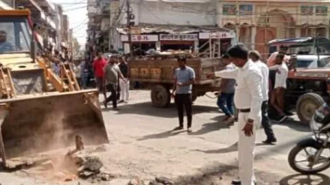 पालिका का एक्शन, बाजार से हटाएं अस्थाई अतिक्रमण