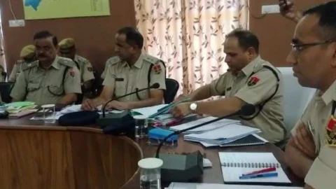 एसपी ने ली जिले के पुलिस अधिकारियों की क्राइम मीटिंग