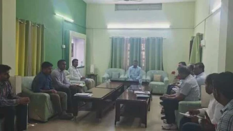 जिला कलेक्टर रामावतार मीणा ने किया खेतड़ी और उदयपुरवाटी का दौरा