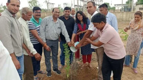 पर्यावरण संरक्षण के लिए वृक्षारोपण अत्यंत महत्वपूर्ण – विधायक