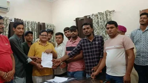 एबीवीपी, राशन डीलर सहित कई संगठनों ने दिया पूर्व विधायक महर्षि को ज्ञापन