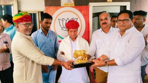 मोदी सरकार की उपलब्धियों को घर घर तक पहुंचाएं कार्यकर्त्ता