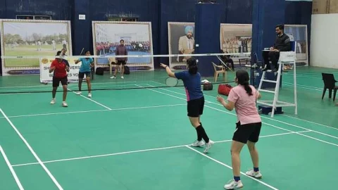ऑल इंडिया इंटर यूनिवर्सिटी बैडमिंटन पुरुष एवं महिला टूर्नामेंट का दूसरे दिन रहा रोमांचक मुकाबलों के नाम