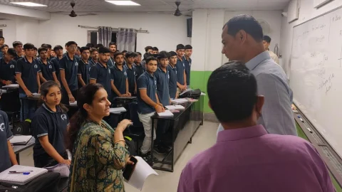 एडीएम ने शहर में संचालित विभिन्न कोचिंग संस्थानों, होस्टल, लाईब्रेरी का किया निरीक्षण