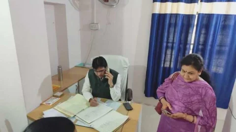 सीएमएचओ डॉ गुर्जर ने ब्लॉक ऑफिस का किया औचक निरीक्षण