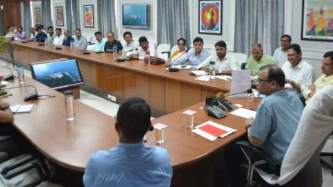 हाईकोर्ट एवं सरकार द्वारा कोचिंग संस्थानों के संबंध में जारी निर्देशों की जाए पूरी पालना – जिला कलेक्टर