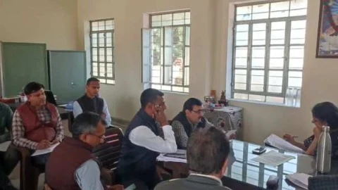 जिला कलेक्टर चिन्मयी गोपाल ने किठाना गांव के सरकारी संस्थानों का किया औचक निरीक्षण