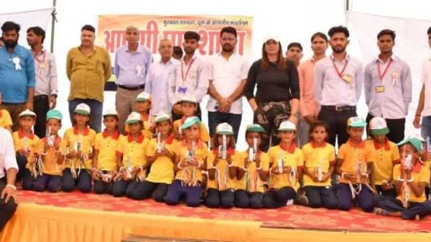 बॉडी बिल्डर प्रिया सिंह ने आपणी पाठशाला के बच्चों का बढाया हौसला