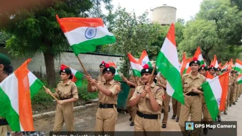 पीरामल गर्ल्स स्कूल एनसीसी कैडेट्स ने हर घर तिरंगा रैली में दिखाया जोश