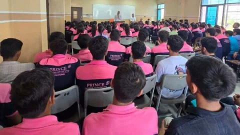 प्रिंस कैरियर इंस्टिट्यूट में मोटिवेशनल सेमिनार का आयोजन