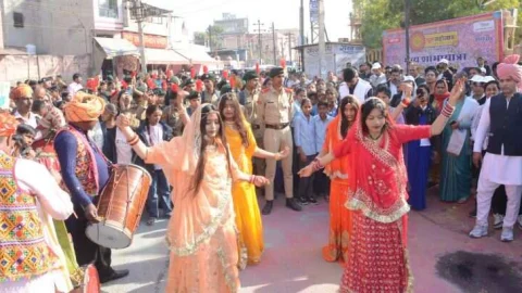 म्हारी घूमर छै नखराळी ए मा…चूरू महोत्सव – 2025 का हुआ आगाज