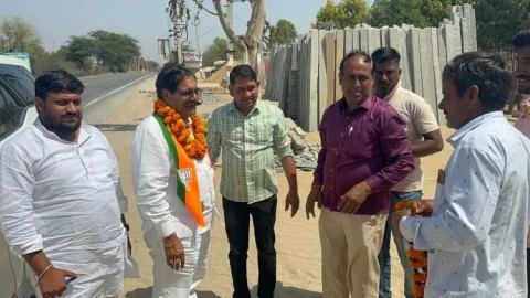 नवनियुक्त श्रीयादे माटी कला बोर्ड के अध्यक्ष प्रहलाद टांक आए लक्ष्मणगढ़