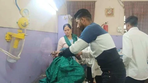 कार पलटने से दो घायल, जयसंगसर फांटा के पास हुआ हादसा