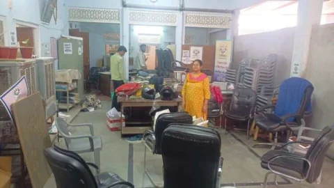 जिले के विभिन्न कार्यालयों में की साफ-सफाई,कार्मिकों ने किया रिकॉर्ड का संधारण एवं सुव्यवस्थित