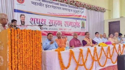 उल्लेखनीय कार्य करने वाले चिकित्सकों को किया सम्मान