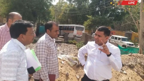 जल भराव से बचने के लिए करें बेहतरीन प्रबंधन, प्रोजेक्ट कार्य यथाशीघ्र पूरे करें – जिला कलक्टर