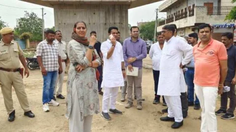 सांसद राहुल कस्वां ने किया बाईपास व पिलानी फाटक स्थित ओवरब्रिज निर्माण कार्यों का निरीक्षण