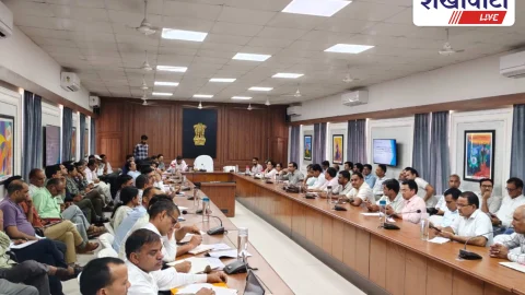 Sikar News: राजस्व अधिकारियों की बैठक, लंबित प्रकरणों के निस्तारण पर जोर