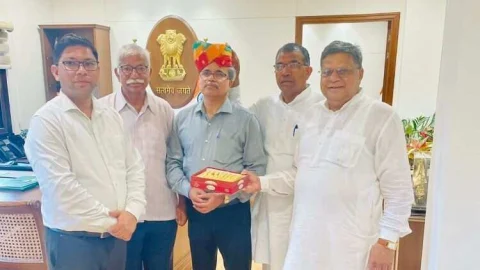 पिलानी विधायक ने की पिलानी विधानसभा क्षेत्र को रेल सेवाओं से जोड़ने की माँग