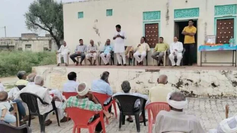 पिलानी विधानसभा क्षेत्र के युवा नेता रणधीर सिंह बुडानिया का तोला सेही में किया सम्मान