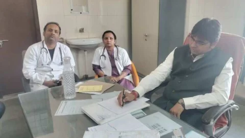 सीएमएचओ डॉ गुर्जर ने किया सीएचसी मुकन्दगढ़ और नुआ का ओचक निरीक्षण, अनुपस्थित कार्मिको को नोटिस