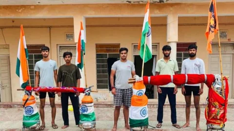 पहली बार में ही 125 किलो एवं 80 किलो की कावड़ लाए झुंझुनू के युवा