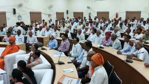 जिला कलेक्टर कमर चौधरी ने ली जिला गौपालन समिति की बैठक