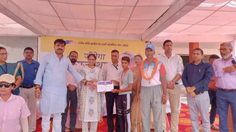 मोबाइल के नहीं, मैदान के खिलाड़ी बनें युवा – सुंडा