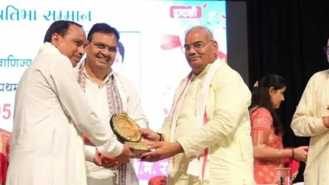 आदर्श विद्या मंदिर के छात्र व प्रधानाचार्य का राज्यस्तर पर सम्मान